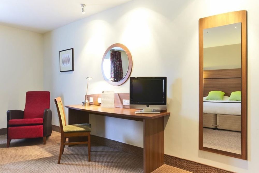 Premier Inn Glasgow Braehead Extérieur photo
