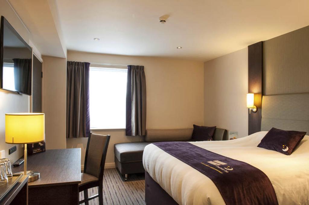 Premier Inn Glasgow Braehead Extérieur photo