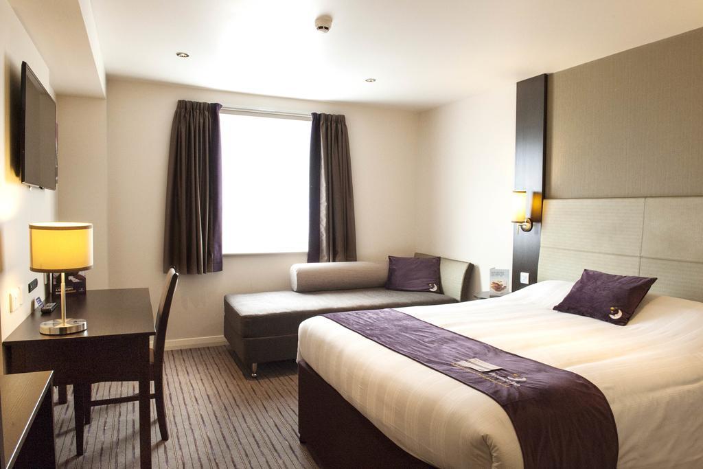 Premier Inn Glasgow Braehead Extérieur photo